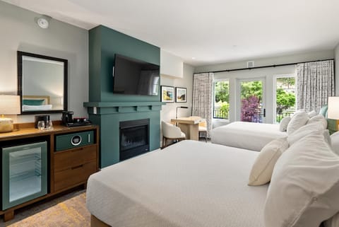 TV and multimedia, Photo of the whole room, Bedroom, fireplace