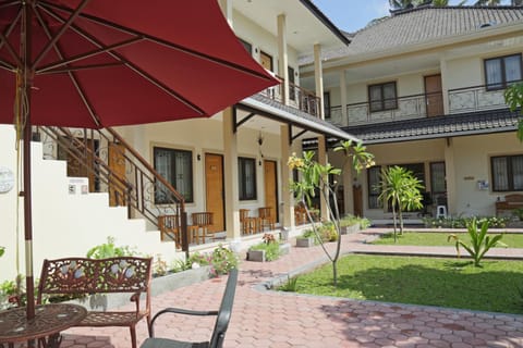 Whiterose Guesthouse Alojamiento y desayuno in Batu Layar
