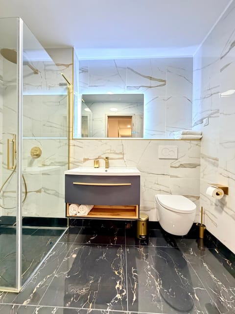 Shower, Toilet, Bathroom