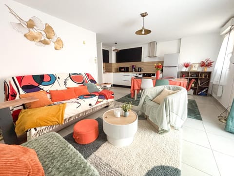 Communal lounge/ TV room, TV and multimedia, Kitchen or kitchenette, Living room, Dining area