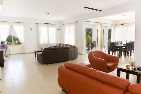 Eliofos Luxury Villa Chalet in Paphos District
