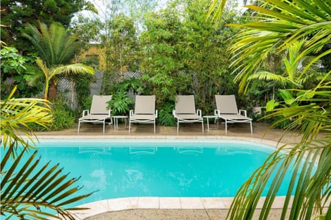 Patio, Spring, Day, Garden, Garden view, Pool view, Pool view, Swimming pool, Swimming pool, sunbed