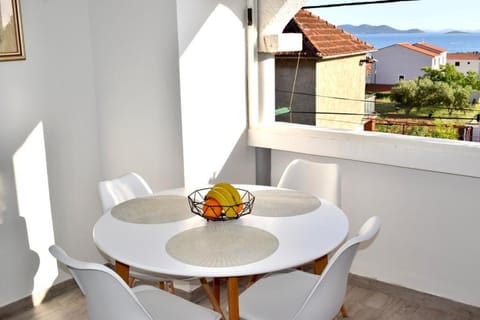 Day, View (from property/room), Balcony/Terrace, Food and drinks, Seating area, Dining area