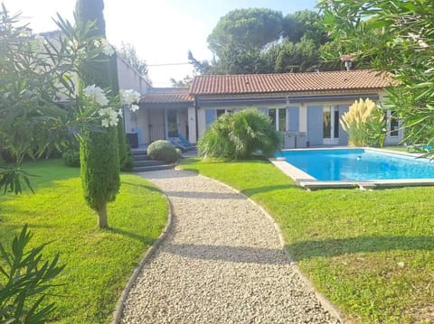 Property building, Garden, Swimming pool