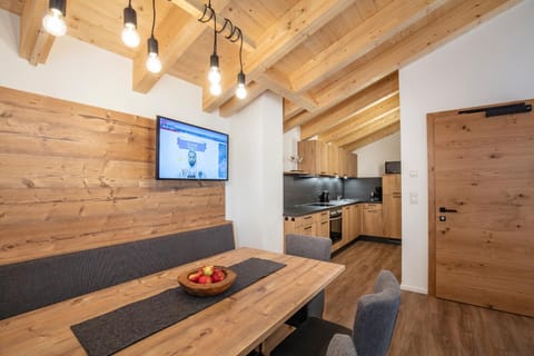 Living room, Decorative detail, Seating area, Dining area