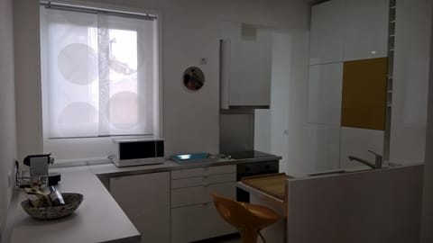 Kitchen or kitchenette, Communal kitchen