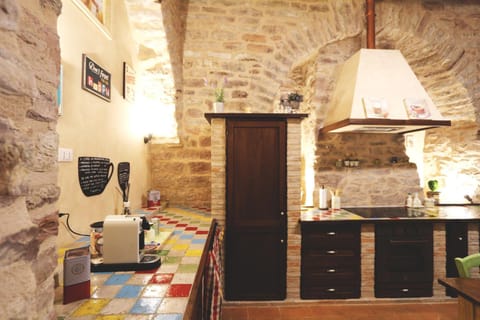 hair dresser, kitchen