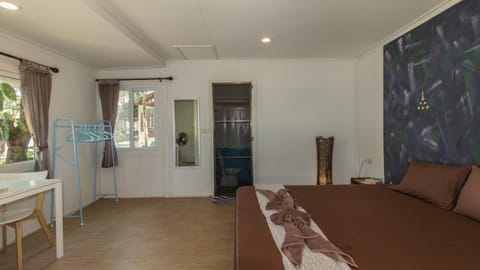 Photo of the whole room, Sea view