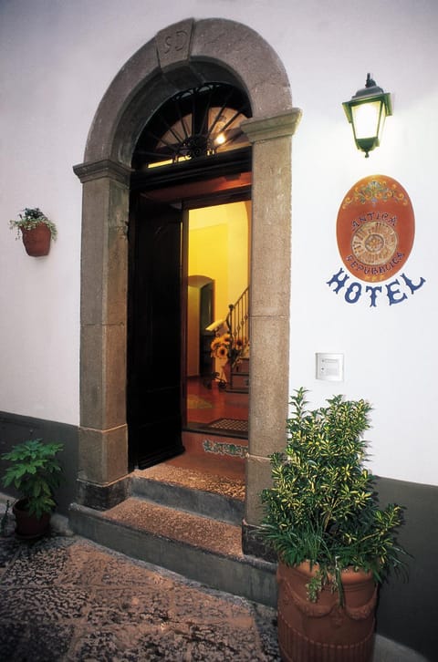 Hotel Antica Repubblica in Amalfi center at 100mt from the sea with payment parking Hotel in Amalfi