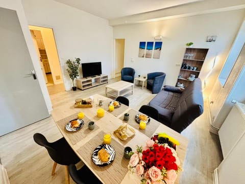 TV and multimedia, Living room, Dining area