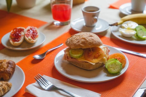 Breakfast, Continental breakfast, Buffet breakfast