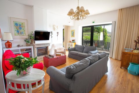 Communal lounge/ TV room, TV and multimedia, Living room, Seating area, Evening entertainment