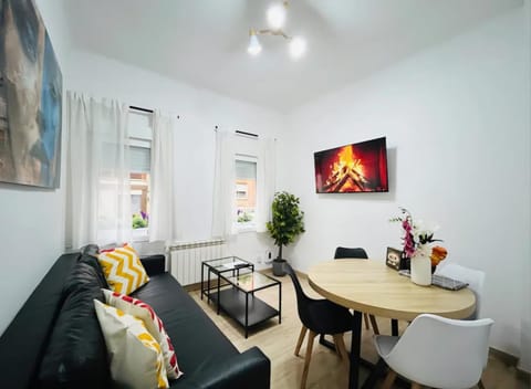 TV and multimedia, Living room, Seating area, Dining area, Evening entertainment