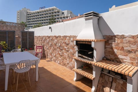 Patio, BBQ facilities