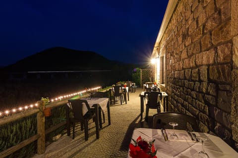 Restaurant/places to eat, Night, Balcony/Terrace