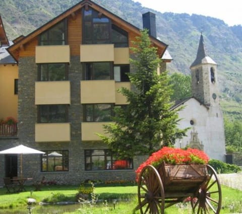 Roca Blanca Hotel in Espot
