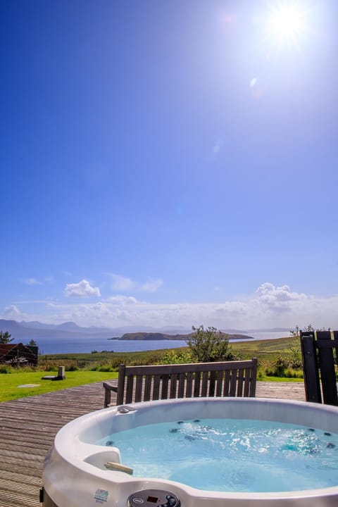 Day, Natural landscape, Hot Tub, Mountain view, Sea view