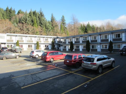 Property building, Facade/entrance, Day, Parking