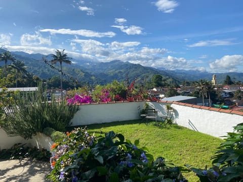 Natural landscape, Garden, Balcony/Terrace, Mountain view