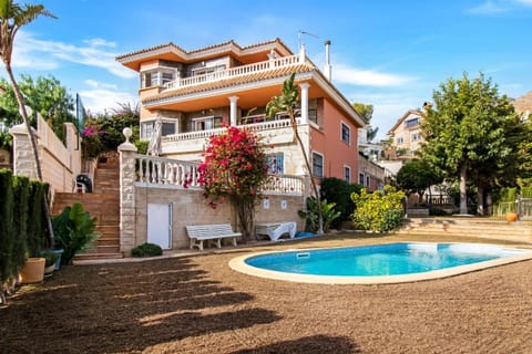 Property building, Patio, Spring, Day, Garden, Garden, Garden view, Pool view, Swimming pool, sunbed