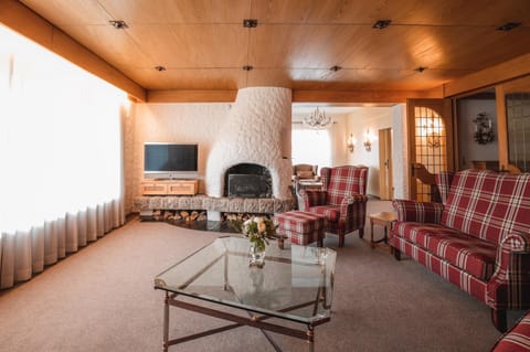 Living room, Seating area, flat iron