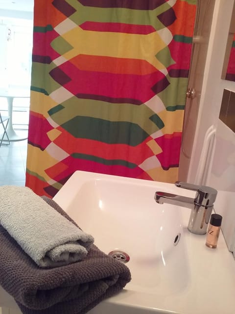 Bathroom, Decorative detail, towels, towels