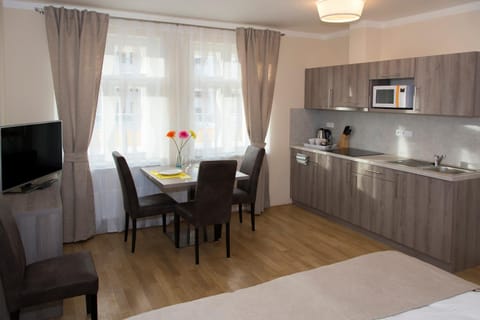 Bed, Kitchen or kitchenette, Photo of the whole room, Dining area