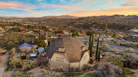 City view, Mountain view, Location, Quiet street view