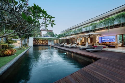 Swimming pool