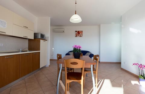 Kitchen or kitchenette, Living room, Dining area