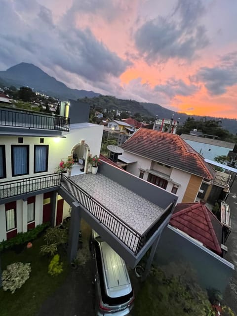 Sudji's House House in Batu