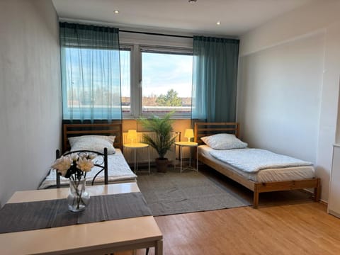 Bed, Photo of the whole room, Seating area