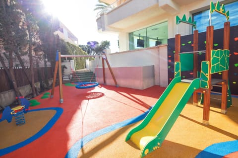 Children play ground, Area and facilities