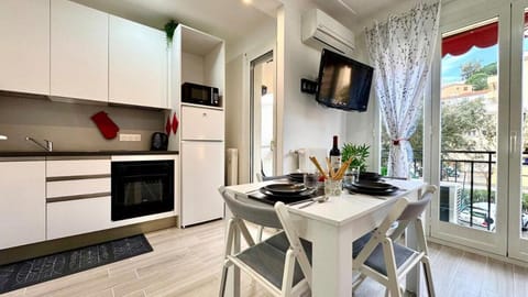 TV and multimedia, Kitchen or kitchenette, Dining area, oven