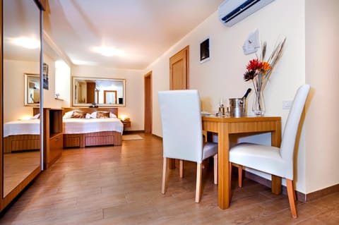 Bed, Living room, Dining area, Bedroom