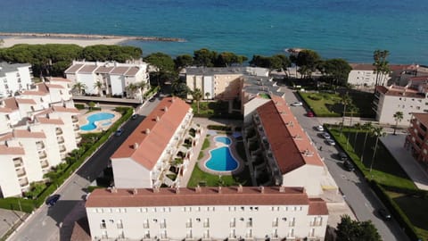 Bird's eye view, Pool view