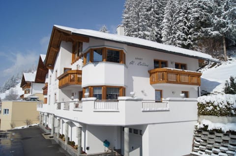 Facade/entrance, Winter