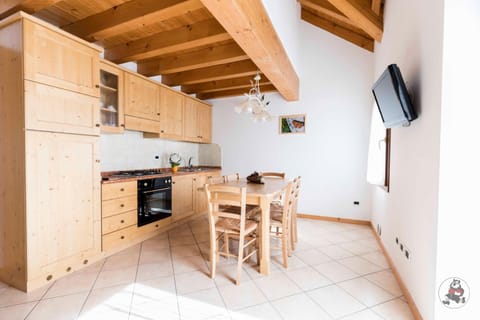 TV and multimedia, Kitchen or kitchenette, oven, stove