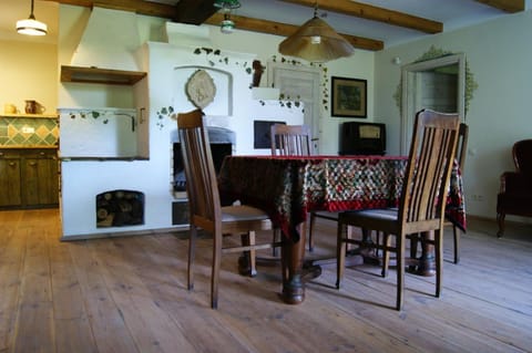 Kitchen or kitchenette, Living room, Decorative detail, Dining area