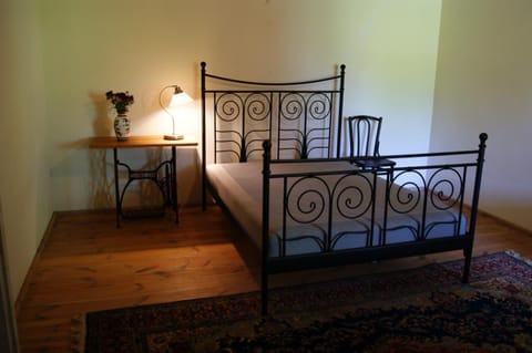 Bed, Photo of the whole room, Decorative detail