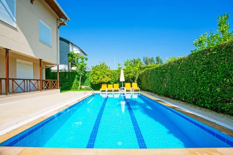 Property building, Day, Garden, Garden view, Pool view, Swimming pool, sunbed