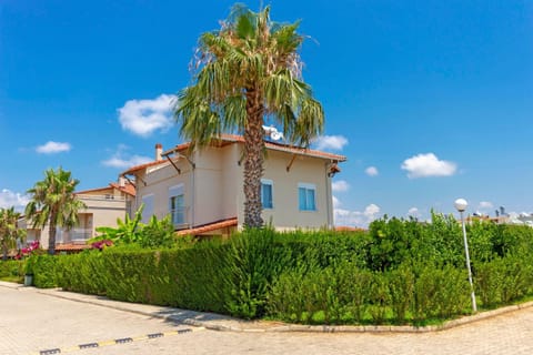 Property building, Spring, Day, Garden, Garden view