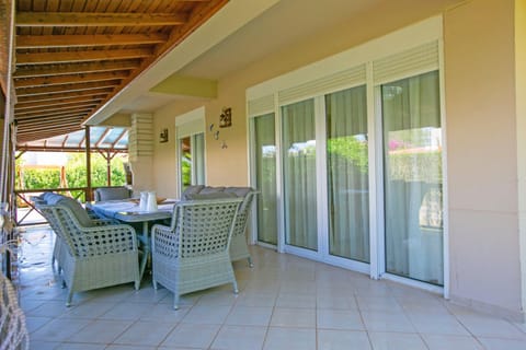 Patio, Day, View (from property/room), Balcony/Terrace, Seating area, Dining area