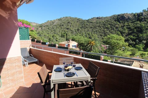 Balcony/Terrace, Mountain view