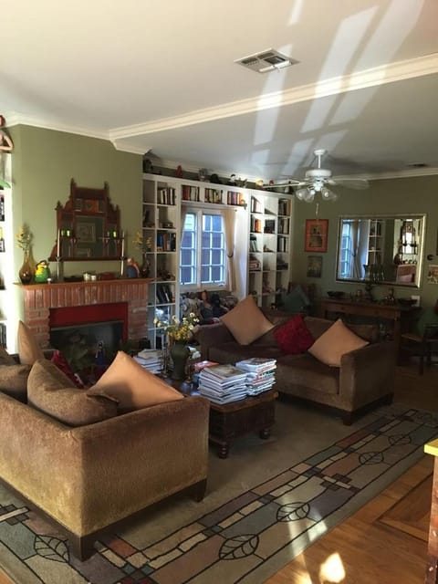 Day, Living room