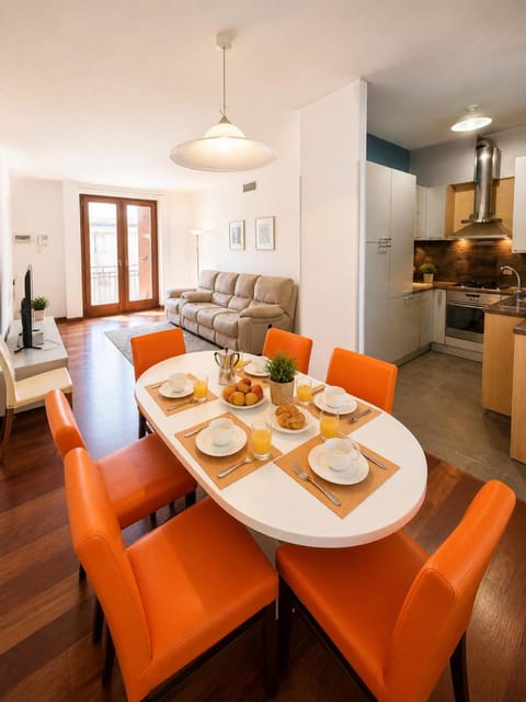 TV and multimedia, Kitchen or kitchenette, Living room, Dining area