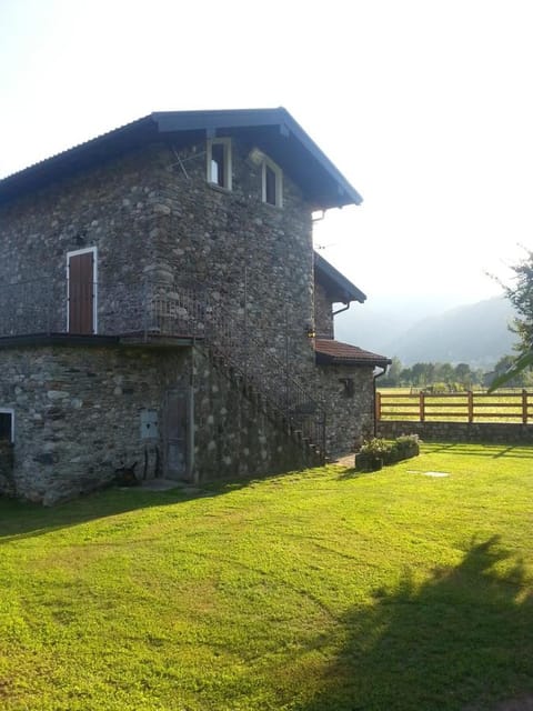 Villa Giardino Ulivo Chalet in Colico