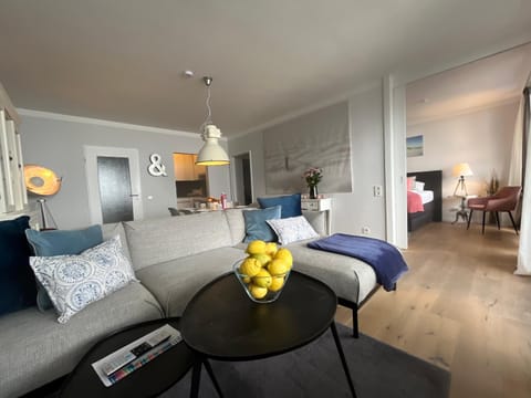 Living room, Seating area, Dining area, Bedroom, kitchen