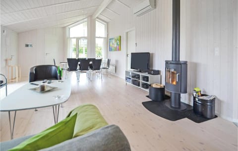 Nice Home In Hvide Sande With Wifi Casa in Hvide Sande