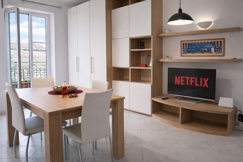 TV and multimedia, Living room, Dining area
